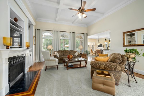 Quels sont les types de systèmes de nettoyage automatiques disponibles pour simplifier l'entretien de votre piscine ?